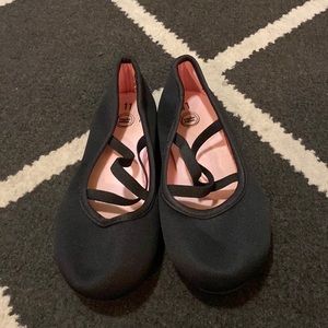 Black basic flat slip on shoe with criss cross straps